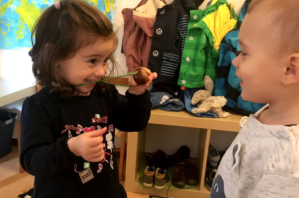 Tageskinder und Tagesmütter basteln mit Kastanien! TiQ! Kindertagespflege in Braunschweig Querum, Nicole Appel und Antje Storek – Kindertagespflege, Tagesmutter und Großtagespflege für Braunschweig Querum, Gliesmarode, Riddagshausen, Östliches Ringgebiet, Volkmarode, Bienrode, Waggum, Hondelage, Schuntersiedlung, Kralenriede, Dibbesdorf, Schwarzer Berg, Siegfriedviertel, Nordstadt und Schapen