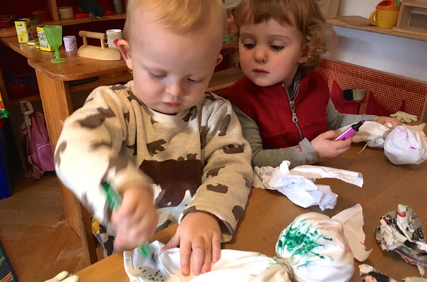 Tageskinder und Tagesmütter feiern Halloween! TiQ! Kindertagespflege in Braunschweig Querum, Nicole Appel und Antje Storek – Kindertagespflege, Tagesmutter und Großtagespflege für Braunschweig Querum, Gliesmarode, Riddagshausen, Östliches Ringgebiet, Volkmarode, Bienrode, Waggum, Hondelage, Schuntersiedlung, Kralenriede, Dibbesdorf, Schwarzer Berg, Siegfriedviertel, Nordstadt und Schapen