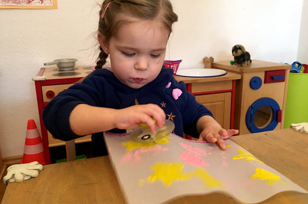 Tageskinder und Tagesmütter basteln und gehen Laterne! TiQ! Kindertagespflege in Braunschweig Querum, Nicole Appel und Antje Storek – Kindertagespflege, Tagesmutter und Großtagespflege für Braunschweig Querum, Gliesmarode, Riddagshausen, Östliches Ringgebiet, Volkmarode, Bienrode, Waggum, Hondelage, Schuntersiedlung, Kralenriede, Dibbesdorf, Schwarzer Berg, Siegfriedviertel, Nordstadt und Schapen