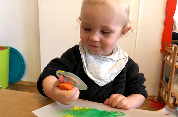 Tageskinder und Tagesmütter basteln und gehen Laterne! TiQ! Kindertagespflege in Braunschweig Querum, Nicole Appel und Antje Storek – Kindertagespflege, Tagesmutter und Großtagespflege für Braunschweig Querum, Gliesmarode, Riddagshausen, Östliches Ringgebiet, Volkmarode, Bienrode, Waggum, Hondelage, Schuntersiedlung, Kralenriede, Dibbesdorf, Schwarzer Berg, Siegfriedviertel, Nordstadt und Schapen