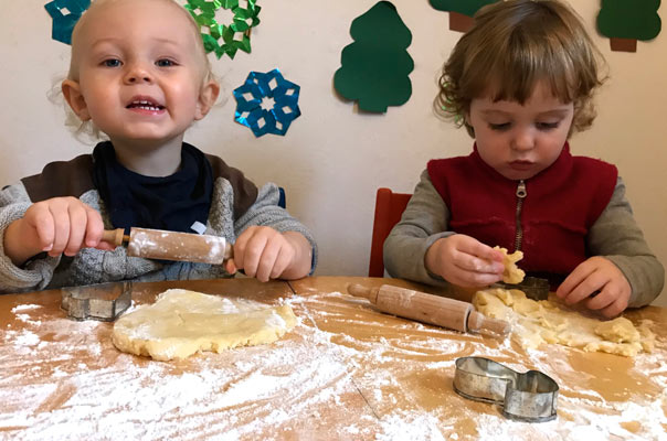 Tageskinder und Tagesmütter in der Weihnachtsbäckerei! TiQ! Kindertagespflege in Braunschweig Querum, Nicole Appel und Antje Storek – Kindertagespflege, Tagesmutter und Großtagespflege für Braunschweig Querum, Gliesmarode, Riddagshausen, Östliches Ringgebiet, Volkmarode, Bienrode, Waggum, Hondelage, Schuntersiedlung, Kralenriede, Dibbesdorf, Schwarzer Berg, Siegfriedviertel, Nordstadt und Schapen