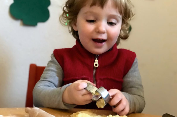 Tageskinder und Tagesmütter in der Weihnachtsbäckerei! TiQ! Kindertagespflege in Braunschweig Querum, Nicole Appel und Antje Storek – Kindertagespflege, Tagesmutter und Großtagespflege für Braunschweig Querum, Gliesmarode, Riddagshausen, Östliches Ringgebiet, Volkmarode, Bienrode, Waggum, Hondelage, Schuntersiedlung, Kralenriede, Dibbesdorf, Schwarzer Berg, Siegfriedviertel, Nordstadt und Schapen