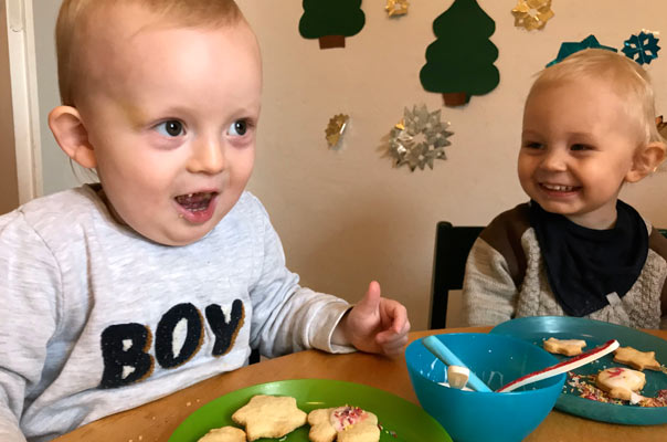 Tageskinder und Tagesmütter in der Weihnachtsbäckerei! TiQ! Kindertagespflege in Braunschweig Querum, Nicole Appel und Antje Storek – Kindertagespflege, Tagesmutter und Großtagespflege für Braunschweig Querum, Gliesmarode, Riddagshausen, Östliches Ringgebiet, Volkmarode, Bienrode, Waggum, Hondelage, Schuntersiedlung, Kralenriede, Dibbesdorf, Schwarzer Berg, Siegfriedviertel, Nordstadt und Schapen