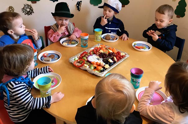 Tageskinder und Tagesmütter feiern Fasching! TiQ! Kindertagespflege in Braunschweig Querum, Nicole Appel und Antje Storek – Kindertagespflege, Tagesmutter und Großtagespflege für Braunschweig Querum, Gliesmarode, Riddagshausen, Östliches Ringgebiet, Volkmarode, Bienrode, Waggum, Hondelage, Schuntersiedlung, Kralenriede, Dibbesdorf, Schwarzer Berg, Siegfriedviertel, Nordstadt und Schapen