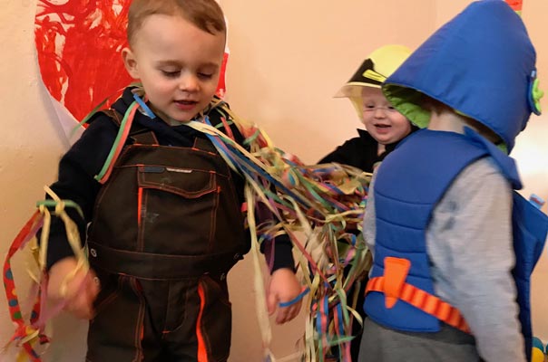 Tageskinder und Tagesmütter feiern Fasching! TiQ! Kindertagespflege in Braunschweig Querum, Nicole Appel und Antje Storek – Kindertagespflege, Tagesmutter und Großtagespflege für Braunschweig Querum, Gliesmarode, Riddagshausen, Östliches Ringgebiet, Volkmarode, Bienrode, Waggum, Hondelage, Schuntersiedlung, Kralenriede, Dibbesdorf, Schwarzer Berg, Siegfriedviertel, Nordstadt und Schapen