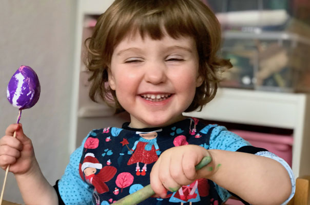 Tageskinder und Tagesmütter bemalen Ostereier - bald ist Ostern! TiQ! Kindertagespflege in Braunschweig Querum, Nicole Appel und Antje Storek – Kindertagespflege, Tagesmutter und Großtagespflege für Braunschweig Querum, Gliesmarode, Riddagshausen, Östliches Ringgebiet, Volkmarode, Bienrode, Waggum, Hondelage, Schuntersiedlung, Kralenriede, Dibbesdorf, Schwarzer Berg, Siegfriedviertel, Nordstadt und Schapen