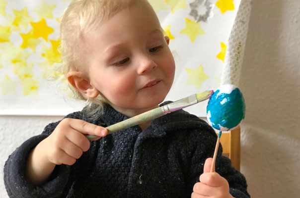 Tageskinder und Tagesmütter bemalen Ostereier - bald ist Ostern! TiQ! Kindertagespflege in Braunschweig Querum, Nicole Appel und Antje Storek – Kindertagespflege, Tagesmutter und Großtagespflege für Braunschweig Querum, Gliesmarode, Riddagshausen, Östliches Ringgebiet, Volkmarode, Bienrode, Waggum, Hondelage, Schuntersiedlung, Kralenriede, Dibbesdorf, Schwarzer Berg, Siegfriedviertel, Nordstadt und Schapen