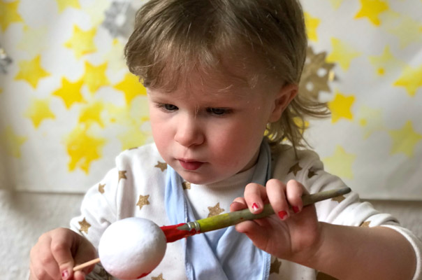 Tageskinder und Tagesmütter bemalen Ostereier - bald ist Ostern! TiQ! Kindertagespflege in Braunschweig Querum, Nicole Appel und Antje Storek – Kindertagespflege, Tagesmutter und Großtagespflege für Braunschweig Querum, Gliesmarode, Riddagshausen, Östliches Ringgebiet, Volkmarode, Bienrode, Waggum, Hondelage, Schuntersiedlung, Kralenriede, Dibbesdorf, Schwarzer Berg, Siegfriedviertel, Nordstadt und Schapen