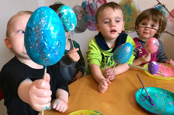 Tageskinder und Tagesmütter wünschen frohe Ostern! TiQ! Kindertagespflege in Braunschweig Querum, Nicole Appel und Antje Storek – Kindertagespflege, Tagesmutter und Großtagespflege für Braunschweig Querum, Gliesmarode, Riddagshausen, Östliches Ringgebiet, Volkmarode, Bienrode, Waggum, Hondelage, Schuntersiedlung, Kralenriede, Dibbesdorf, Schwarzer Berg, Siegfriedviertel, Nordstadt und Schapen