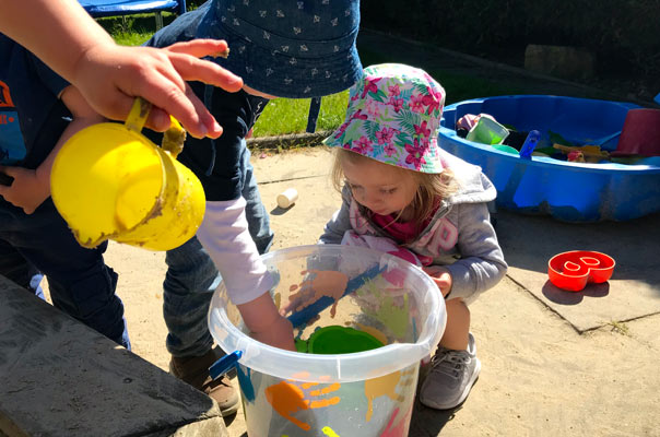 Sommersonnesonnenschein mit Tageskindern und Tagesmüttern! TiQ! Kindertagespflege in Braunschweig Querum, Nicole Appel und Antje Storek – Kindertagespflege, Tagesmutter und Großtagespflege für Braunschweig Querum, Gliesmarode, Riddagshausen, Östliches Ringgebiet, Volkmarode, Bienrode, Waggum, Hondelage, Schuntersiedlung, Kralenriede, Dibbesdorf, Schwarzer Berg, Siegfriedviertel, Nordstadt und Schapen