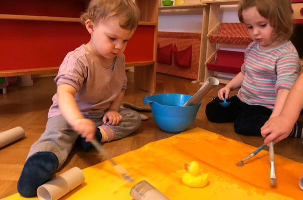 Tageskinder malen Wasserbilder! TiQ! Kindertagespflege in Braunschweig Querum, Nicole Appel und Antje Storek – Kindertagespflege, Tagesmutter und Großtagespflege für Braunschweig Querum, Gliesmarode, Riddagshausen, Östliches Ringgebiet, Volkmarode, Bienrode, Waggum, Hondelage, Schuntersiedlung, Kralenriede, Dibbesdorf, Schwarzer Berg, Siegfriedviertel, Nordstadt und Schapen