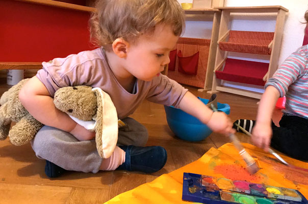 Tageskinder malen Wasserbilder! TiQ! Kindertagespflege in Braunschweig Querum, Nicole Appel und Antje Storek – Kindertagespflege, Tagesmutter und Großtagespflege für Braunschweig Querum, Gliesmarode, Riddagshausen, Östliches Ringgebiet, Volkmarode, Bienrode, Waggum, Hondelage, Schuntersiedlung, Kralenriede, Dibbesdorf, Schwarzer Berg, Siegfriedviertel, Nordstadt und Schapen