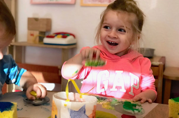 Labastel, Labastel, La-La-La ... - Tageskinder basteln Laternen! TiQ! Kindertagespflege in Braunschweig Querum, Nicole Appel und Antje Storek – Kindertagespflege, Tagesmutter und Großtagespflege für Braunschweig Querum, Gliesmarode, Riddagshausen, Östliches Ringgebiet, Volkmarode, Bienrode, Waggum, Hondelage, Schuntersiedlung, Kralenriede, Dibbesdorf, Schwarzer Berg, Siegfriedviertel, Nordstadt und Schapen