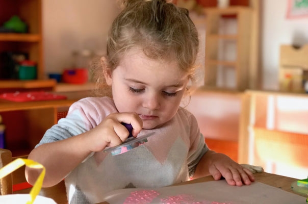 Labastel, Labastel, La-La-La ... - Tageskinder basteln Laternen !TiQ! Kindertagespflege in Braunschweig Querum, Nicole Appel und Antje Storek – Kindertagespflege, Tagesmutter und Großtagespflege für Braunschweig Querum, Gliesmarode, Riddagshausen, Östliches Ringgebiet, Volkmarode, Bienrode, Waggum, Hondelage, Schuntersiedlung, Kralenriede, Dibbesdorf, Schwarzer Berg, Siegfriedviertel, Nordstadt und Schapen