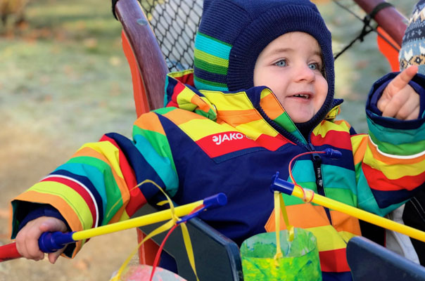 Laterne, Laterne, La-La-La ... - Tageskinder gehen Laterne! TiQ! Kindertagespflege in Braunschweig Querum, Nicole Appel und Antje Storek – Kindertagespflege, Tagesmutter und Großtagespflege für Braunschweig Querum, Gliesmarode, Riddagshausen, Östliches Ringgebiet, Volkmarode, Bienrode, Waggum, Hondelage, Schuntersiedlung, Kralenriede, Dibbesdorf, Schwarzer Berg, Siegfriedviertel, Nordstadt und Schapen