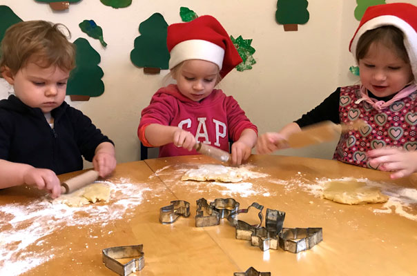 Frohe Weihnachten - Tageskinder backen Kekse! TiQ! Kindertagespflege in Braunschweig Querum, Nicole Appel und Antje Storek – Kindertagespflege, Tagesmutter und Großtagespflege für Braunschweig Querum, Gliesmarode, Riddagshausen, Östliches Ringgebiet, Volkmarode, Bienrode, Waggum, Hondelage, Schuntersiedlung, Kralenriede, Dibbesdorf, Schwarzer Berg, Siegfriedviertel, Nordstadt und Schapen