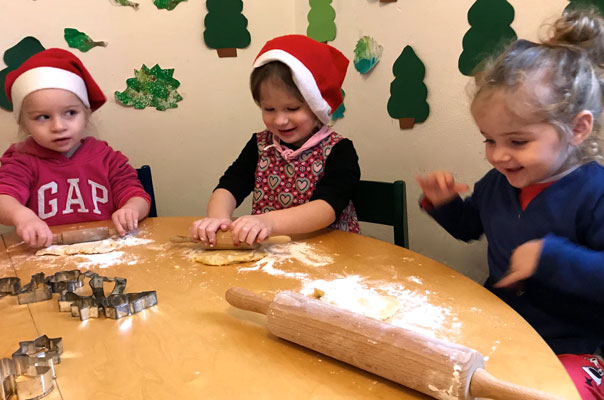 Frohe Weihnachten - Tageskinder backen Kekse! TiQ! Kindertagespflege in Braunschweig Querum, Nicole Appel und Antje Storek – Kindertagespflege, Tagesmutter und Großtagespflege für Braunschweig Querum, Gliesmarode, Riddagshausen, Östliches Ringgebiet, Volkmarode, Bienrode, Waggum, Hondelage, Schuntersiedlung, Kralenriede, Dibbesdorf, Schwarzer Berg, Siegfriedviertel, Nordstadt und Schapen