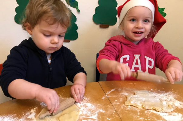 Frohe Weihnachten - Tageskinder backen Kekse! TiQ! Kindertagespflege in Braunschweig Querum, Nicole Appel und Antje Storek – Kindertagespflege, Tagesmutter und Großtagespflege für Braunschweig Querum, Gliesmarode, Riddagshausen, Östliches Ringgebiet, Volkmarode, Bienrode, Waggum, Hondelage, Schuntersiedlung, Kralenriede, Dibbesdorf, Schwarzer Berg, Siegfriedviertel, Nordstadt und Schapen