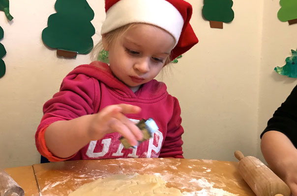 Frohe Weihnachten - Tageskinder backen Kekse! TiQ! Kindertagespflege in Braunschweig Querum, Nicole Appel und Antje Storek – Kindertagespflege, Tagesmutter und Großtagespflege für Braunschweig Querum, Gliesmarode, Riddagshausen, Östliches Ringgebiet, Volkmarode, Bienrode, Waggum, Hondelage, Schuntersiedlung, Kralenriede, Dibbesdorf, Schwarzer Berg, Siegfriedviertel, Nordstadt und Schapen