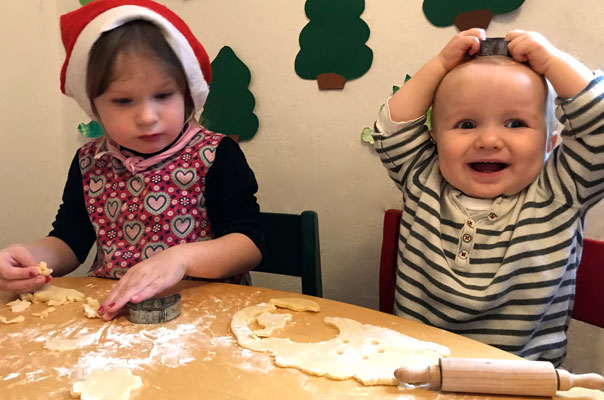 Frohe Weihnachten - Tageskinder backen Kekse! TiQ! Kindertagespflege in Braunschweig Querum, Nicole Appel und Antje Storek – Kindertagespflege, Tagesmutter und Großtagespflege für Braunschweig Querum, Gliesmarode, Riddagshausen, Östliches Ringgebiet, Volkmarode, Bienrode, Waggum, Hondelage, Schuntersiedlung, Kralenriede, Dibbesdorf, Schwarzer Berg, Siegfriedviertel, Nordstadt und Schapen