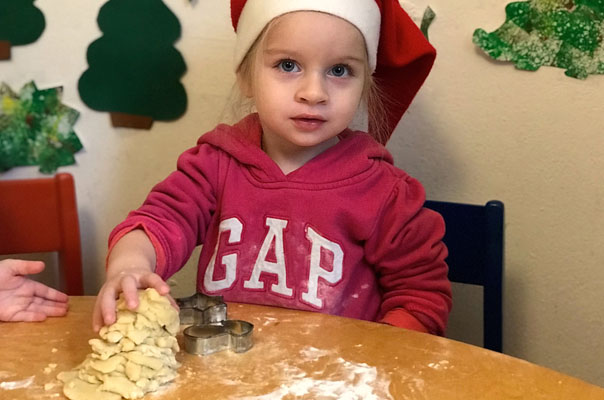 Frohe Weihnachten - Tageskinder backen Kekse! TiQ! Kindertagespflege in Braunschweig Querum, Nicole Appel und Antje Storek – Kindertagespflege, Tagesmutter und Großtagespflege für Braunschweig Querum, Gliesmarode, Riddagshausen, Östliches Ringgebiet, Volkmarode, Bienrode, Waggum, Hondelage, Schuntersiedlung, Kralenriede, Dibbesdorf, Schwarzer Berg, Siegfriedviertel, Nordstadt und Schapen