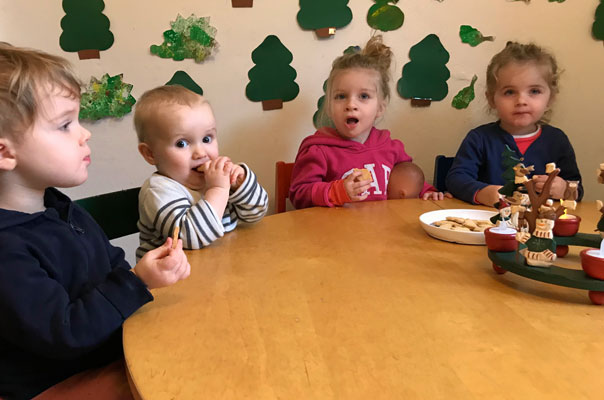 Frohe Weihnachten - Tageskinder backen Kekse! TiQ! Kindertagespflege in Braunschweig Querum, Nicole Appel und Antje Storek – Kindertagespflege, Tagesmutter und Großtagespflege für Braunschweig Querum, Gliesmarode, Riddagshausen, Östliches Ringgebiet, Volkmarode, Bienrode, Waggum, Hondelage, Schuntersiedlung, Kralenriede, Dibbesdorf, Schwarzer Berg, Siegfriedviertel, Nordstadt und Schapen