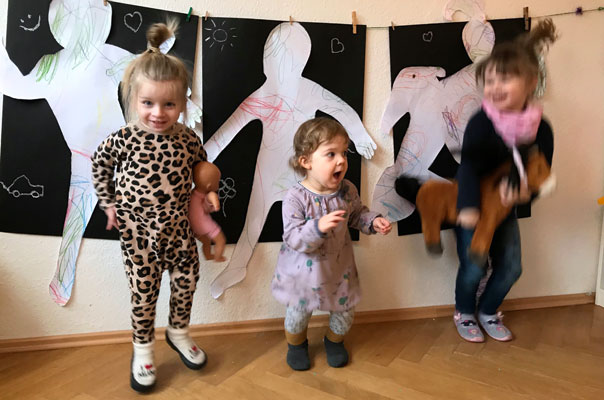 Das TiQ-Figurinentheater - wir malen, basteln und spielen! TiQ! Kindertagespflege in Braunschweig Querum, Nicole Appel und Antje Storek – Kindertagespflege, Tagesmutter und Großtagespflege für Braunschweig Querum, Gliesmarode, Riddagshausen, Östliches Ringgebiet, Volkmarode, Bienrode, Waggum, Hondelage, Schuntersiedlung, Kralenriede, Dibbesdorf, Schwarzer Berg, Siegfriedviertel, Nordstadt und Schapen