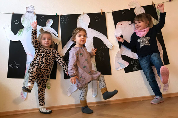 Das TiQ-Figurinentheater - wir malen, basteln und spielen! TiQ! Kindertagespflege in Braunschweig Querum, Nicole Appel und Antje Storek – Kindertagespflege, Tagesmutter und Großtagespflege für Braunschweig Querum, Gliesmarode, Riddagshausen, Östliches Ringgebiet, Volkmarode, Bienrode, Waggum, Hondelage, Schuntersiedlung, Kralenriede, Dibbesdorf, Schwarzer Berg, Siegfriedviertel, Nordstadt und Schapen