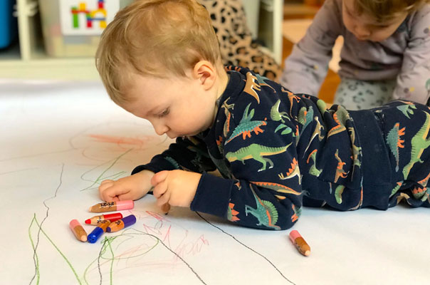 Das TiQ-Figurinentheater - wir malen, basteln und spielen! TiQ! Kindertagespflege in Braunschweig Querum, Nicole Appel und Antje Storek – Kindertagespflege, Tagesmutter und Großtagespflege für Braunschweig Querum, Gliesmarode, Riddagshausen, Östliches Ringgebiet, Volkmarode, Bienrode, Waggum, Hondelage, Schuntersiedlung, Kralenriede, Dibbesdorf, Schwarzer Berg, Siegfriedviertel, Nordstadt und Schapen