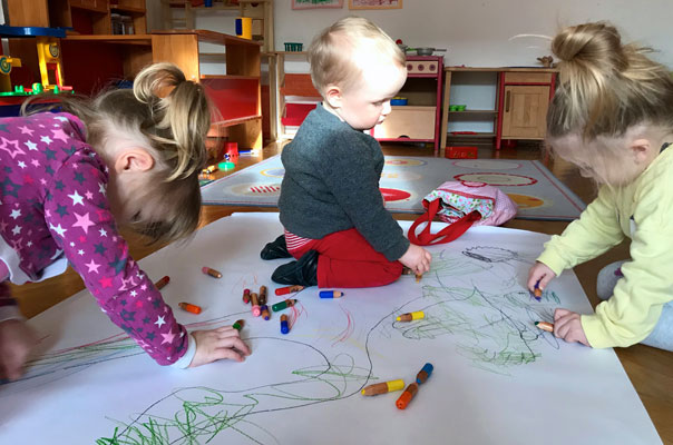 Das TiQ-Figurinentheater - wir malen, basteln und spielen! TiQ! Kindertagespflege in Braunschweig Querum, Nicole Appel und Antje Storek – Kindertagespflege, Tagesmutter und Großtagespflege für Braunschweig Querum, Gliesmarode, Riddagshausen, Östliches Ringgebiet, Volkmarode, Bienrode, Waggum, Hondelage, Schuntersiedlung, Kralenriede, Dibbesdorf, Schwarzer Berg, Siegfriedviertel, Nordstadt und Schapen