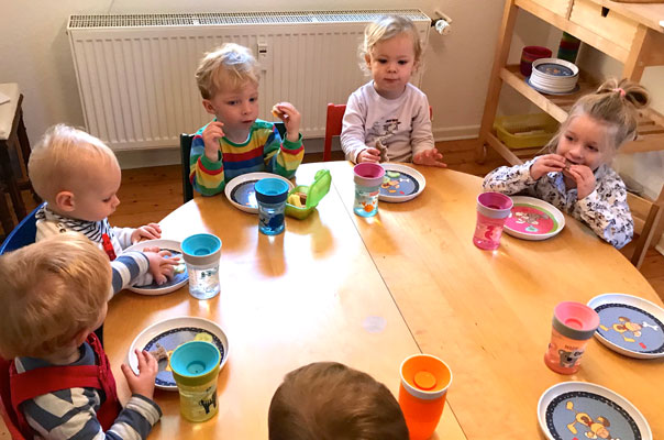 Wir sind jetzt TiG! Tageskinder am ersten Tag in der neuen Tagespflege. TiG! Kindertagespflege in Braunschweig Gliesmarode, Nicole Appel und Antje Storek – Kindertagespflege, Tagesmutter und Großtagespflege für Braunschweig Gliesmarode, Querum, Riddagshausen, Östliches Ringgebiet, Volkmarode, Bienrode, Waggum, Hondelage, Schuntersiedlung, Kralenriede, Dibbesdorf, Schwarzer Berg, Siegfriedviertel, Nordstadt und Schapen