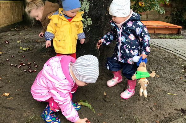 Wir sind jetzt TiG! Tageskinder am ersten Tag in der neuen Tagespflege. TiG! Kindertagespflege in Braunschweig Gliesmarode, Nicole Appel und Antje Storek – Kindertagespflege, Tagesmutter und Großtagespflege für Braunschweig Gliesmarode, Querum, Riddagshausen, Östliches Ringgebiet, Volkmarode, Bienrode, Waggum, Hondelage, Schuntersiedlung, Kralenriede, Dibbesdorf, Schwarzer Berg, Siegfriedviertel, Nordstadt und Schapen