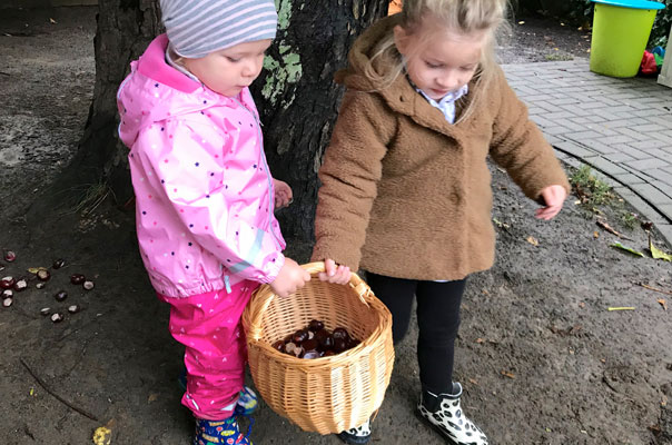 Wir sind jetzt TiG! Tageskinder am ersten Tag in der neuen Tagespflege. TiG! Kindertagespflege in Braunschweig Gliesmarode, Nicole Appel und Antje Storek – Kindertagespflege, Tagesmutter und Großtagespflege für Braunschweig Gliesmarode, Querum, Riddagshausen, Östliches Ringgebiet, Volkmarode, Bienrode, Waggum, Hondelage, Schuntersiedlung, Kralenriede, Dibbesdorf, Schwarzer Berg, Siegfriedviertel, Nordstadt und Schapen