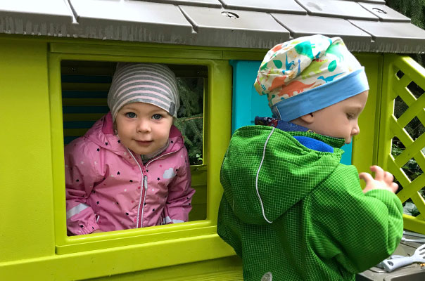 Wir sind jetzt TiG! Tageskinder am ersten Tag in der neuen Tagespflege. TiG! Kindertagespflege in Braunschweig Gliesmarode, Nicole Appel und Antje Storek – Kindertagespflege, Tagesmutter und Großtagespflege für Braunschweig Gliesmarode, Querum, Riddagshausen, Östliches Ringgebiet, Volkmarode, Bienrode, Waggum, Hondelage, Schuntersiedlung, Kralenriede, Dibbesdorf, Schwarzer Berg, Siegfriedviertel, Nordstadt und Schapen