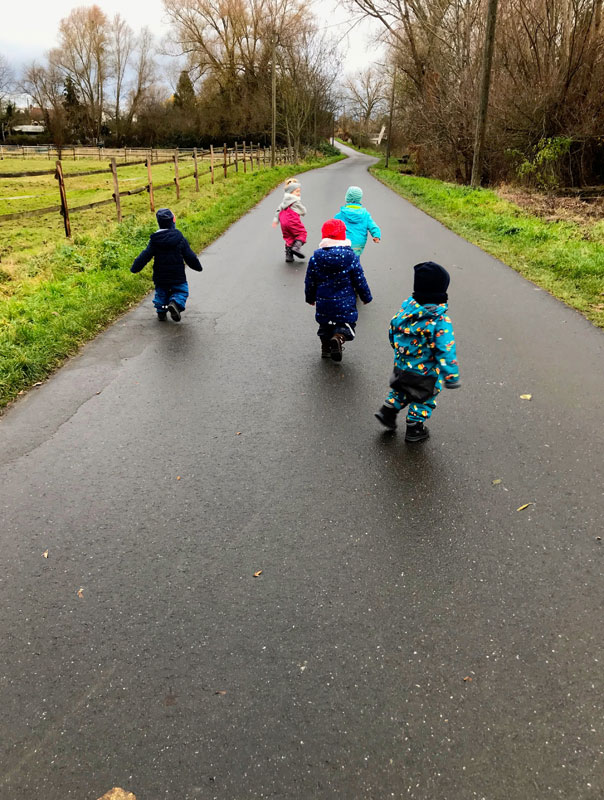 Lauftag bei TiG! Tageskinder laufen um die Wette. TiG! Kindertagespflege in Braunschweig Gliesmarode, Nicole Appel und Antje Storek – Kindertagespflege, Tagesmutter und Großtagespflege für Braunschweig Gliesmarode, Querum, Riddagshausen, Östliches Ringgebiet, Volkmarode, Bienrode, Waggum, Hondelage, Schuntersiedlung, Kralenriede, Dibbesdorf, Schwarzer Berg, Siegfriedviertel, Nordstadt und Schapen