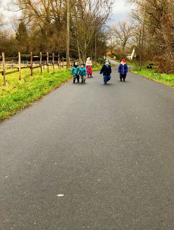 Lauftag bei TiG! Tageskinder laufen um die Wette. TiG! Kindertagespflege in Braunschweig Gliesmarode, Nicole Appel und Antje Storek – Kindertagespflege, Tagesmutter und Großtagespflege für Braunschweig Gliesmarode, Querum, Riddagshausen, Östliches Ringgebiet, Volkmarode, Bienrode, Waggum, Hondelage, Schuntersiedlung, Kralenriede, Dibbesdorf, Schwarzer Berg, Siegfriedviertel, Nordstadt und Schapen