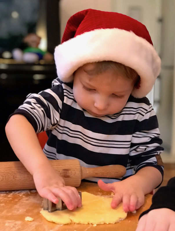 Fröhliche Weihnachten! Tageskinder backen Kekse und wünschen fröhliche Weihnachten. TiG! Kindertagespflege in Braunschweig Gliesmarode, Nicole Appel und Antje Storek – Kindertagespflege, Tagesmutter und Großtagespflege für Braunschweig Gliesmarode, Querum, Riddagshausen, Östliches Ringgebiet, Volkmarode, Bienrode, Waggum, Hondelage, Schuntersiedlung, Kralenriede, Dibbesdorf, Schwarzer Berg, Siegfriedviertel, Nordstadt und Schapen