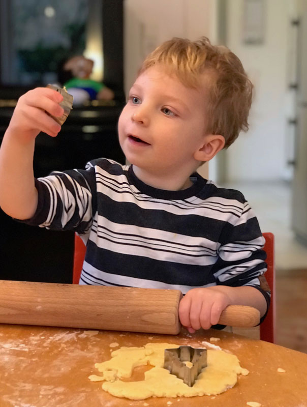 Fröhliche Weihnachten! Tageskinder backen Kekse und wünschen fröhliche Weihnachten. TiG! Kindertagespflege in Braunschweig Gliesmarode, Nicole Appel und Antje Storek – Kindertagespflege, Tagesmutter und Großtagespflege für Braunschweig Gliesmarode, Querum, Riddagshausen, Östliches Ringgebiet, Volkmarode, Bienrode, Waggum, Hondelage, Schuntersiedlung, Kralenriede, Dibbesdorf, Schwarzer Berg, Siegfriedviertel, Nordstadt und Schapen