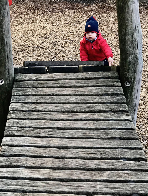 Platz da, wir spielen! Tageskinder spielen auf dem Spielplatz. TiG! Kindertagespflege in Braunschweig Gliesmarode, Nicole Appel und Antje Storek – Kindertagespflege, Tagesmutter und Großtagespflege für Braunschweig Gliesmarode, Querum, Riddagshausen, Östliches Ringgebiet, Volkmarode, Bienrode, Waggum, Hondelage, Schuntersiedlung, Kralenriede, Dibbesdorf, Schwarzer Berg, Siegfriedviertel, Nordstadt und Schapen