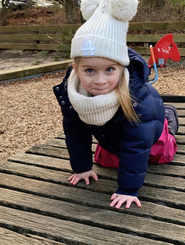 Platz da, wir spielen! Tageskinder spielen auf dem Spielplatz. TiG! Kindertagespflege in Braunschweig Gliesmarode, Nicole Appel und Antje Storek – Kindertagespflege, Tagesmutter und Großtagespflege für Braunschweig Gliesmarode, Querum, Riddagshausen, Östliches Ringgebiet, Volkmarode, Bienrode, Waggum, Hondelage, Schuntersiedlung, Kralenriede, Dibbesdorf, Schwarzer Berg, Siegfriedviertel, Nordstadt und Schapen