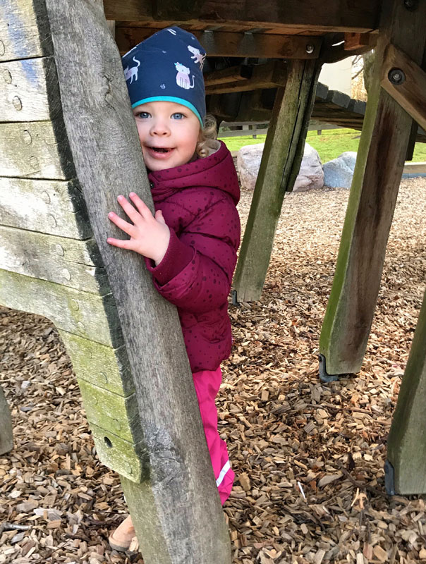 Platz da, wir spielen! Tageskinder spielen auf dem Spielplatz. TiG! Kindertagespflege in Braunschweig Gliesmarode, Nicole Appel und Antje Storek – Kindertagespflege, Tagesmutter und Großtagespflege für Braunschweig Gliesmarode, Querum, Riddagshausen, Östliches Ringgebiet, Volkmarode, Bienrode, Waggum, Hondelage, Schuntersiedlung, Kralenriede, Dibbesdorf, Schwarzer Berg, Siegfriedviertel, Nordstadt und Schapen