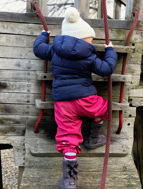 Platz da, wir spielen! Tageskinder spielen auf dem Spielplatz. TiG! Kindertagespflege in Braunschweig Gliesmarode, Nicole Appel und Antje Storek – Kindertagespflege, Tagesmutter und Großtagespflege für Braunschweig Gliesmarode, Querum, Riddagshausen, Östliches Ringgebiet, Volkmarode, Bienrode, Waggum, Hondelage, Schuntersiedlung, Kralenriede, Dibbesdorf, Schwarzer Berg, Siegfriedviertel, Nordstadt und Schapen