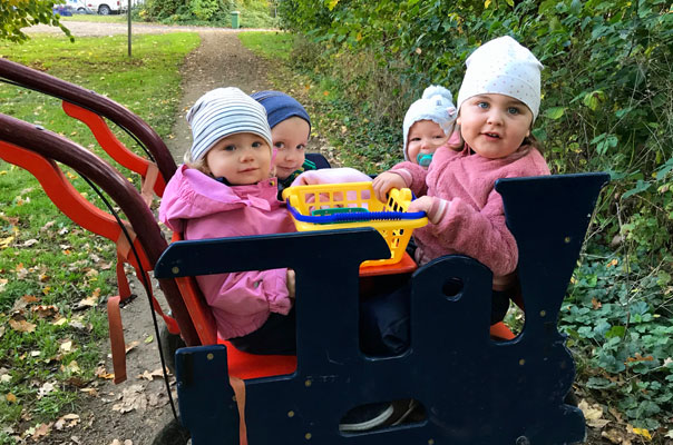 Bunt, bunter – Herbst! Tageskinder machen einen Herbstausflug. TiG! Kindertagespflege in Braunschweig Gliesmarode, Nicole Appel und Antje Storek – Kindertagespflege, Tagesmutter und Großtagespflege für Braunschweig Gliesmarode, Querum, Riddagshausen, Östliches Ringgebiet, Volkmarode, Bienrode, Waggum, Hondelage, Schuntersiedlung, Kralenriede, Dibbesdorf, Schwarzer Berg, Siegfriedviertel, Nordstadt und Schapen