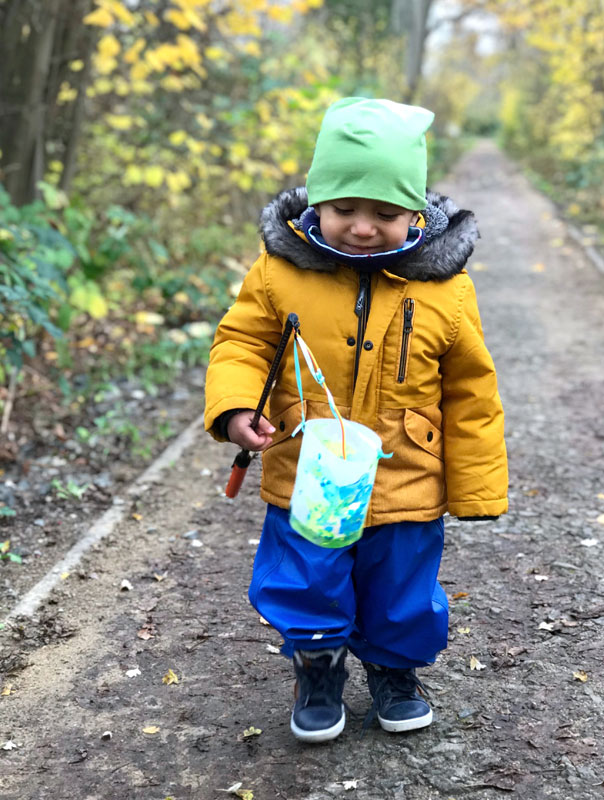 Wir gehen mit unseren Laternen … und unsere Laternen mit uns. Tageskonder gehen Laterne. TiG! Kindertagespflege in Braunschweig Gliesmarode, Nicole Appel und Antje Storek – Kindertagespflege, Tagesmutter und Großtagespflege für Braunschweig Gliesmarode, Querum, Riddagshausen, Östliches Ringgebiet, Volkmarode, Bienrode, Waggum, Hondelage, Schuntersiedlung, Kralenriede, Dibbesdorf, Schwarzer Berg, Siegfriedviertel, Nordstadt und Schapen