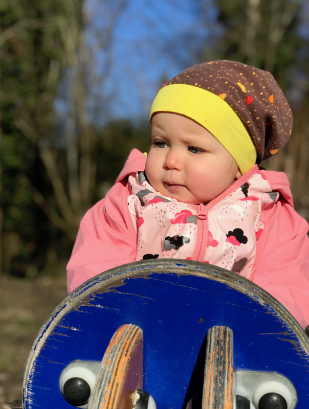 Frühling, Früüüüühling! Tageskinder genießen die ersten Sonnenstrahlen. TiG! Kindertagespflege in Braunschweig Gliesmarode, Nicole Appel und Antje Storek – Kindertagespflege, Tagesmutter und Großtagespflege für Braunschweig Gliesmarode, Querum, Riddagshausen, Östliches Ringgebiet, Volkmarode, Bienrode, Waggum, Hondelage, Schuntersiedlung, Kralenriede, Dibbesdorf, Schwarzer Berg, Siegfriedviertel, Nordstadt und Schapen