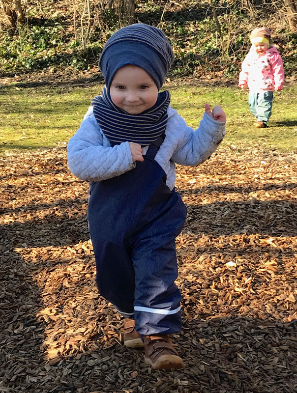 Frühling, Früüüüühling! Tageskinder genießen die ersten Sonnenstrahlen. TiG! Kindertagespflege in Braunschweig Gliesmarode, Nicole Appel und Antje Storek – Kindertagespflege, Tagesmutter und Großtagespflege für Braunschweig Gliesmarode, Querum, Riddagshausen, Östliches Ringgebiet, Volkmarode, Bienrode, Waggum, Hondelage, Schuntersiedlung, Kralenriede, Dibbesdorf, Schwarzer Berg, Siegfriedviertel, Nordstadt und Schapen