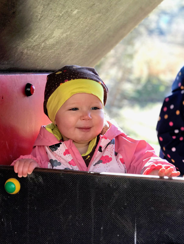 Frühling, Früüüüühling! Tageskinder genießen die ersten Sonnenstrahlen. TiG! Kindertagespflege in Braunschweig Gliesmarode, Nicole Appel und Antje Storek – Kindertagespflege, Tagesmutter und Großtagespflege für Braunschweig Gliesmarode, Querum, Riddagshausen, Östliches Ringgebiet, Volkmarode, Bienrode, Waggum, Hondelage, Schuntersiedlung, Kralenriede, Dibbesdorf, Schwarzer Berg, Siegfriedviertel, Nordstadt und Schapen