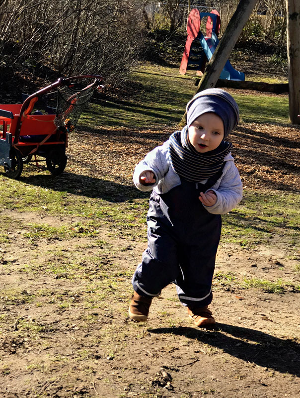 Frühling, Früüüüühling! Tageskinder genießen die ersten Sonnenstrahlen. TiG! Kindertagespflege in Braunschweig Gliesmarode, Nicole Appel und Antje Storek – Kindertagespflege, Tagesmutter und Großtagespflege für Braunschweig Gliesmarode, Querum, Riddagshausen, Östliches Ringgebiet, Volkmarode, Bienrode, Waggum, Hondelage, Schuntersiedlung, Kralenriede, Dibbesdorf, Schwarzer Berg, Siegfriedviertel, Nordstadt und Schapen