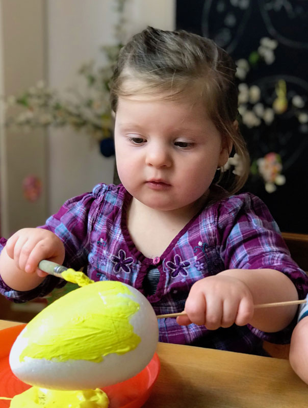 Bunte Ostern! Tageskinder bemalen Ostereier. TiG! Kindertagespflege in Braunschweig Gliesmarode, Nicole Appel und Antje Storek – Kindertagespflege, Tagesmutter und Großtagespflege für Braunschweig Gliesmarode, Querum, Riddagshausen, Östliches Ringgebiet, Volkmarode, Bienrode, Waggum, Hondelage, Schuntersiedlung, Kralenriede, Dibbesdorf, Schwarzer Berg, Siegfriedviertel, Nordstadt und Schapen