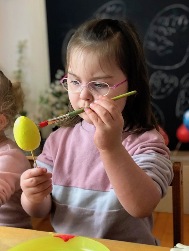 Bunte Ostern! Tageskinder bemalen Ostereier. TiG! Kindertagespflege in Braunschweig Gliesmarode, Nicole Appel und Antje Storek – Kindertagespflege, Tagesmutter und Großtagespflege für Braunschweig Gliesmarode, Querum, Riddagshausen, Östliches Ringgebiet, Volkmarode, Bienrode, Waggum, Hondelage, Schuntersiedlung, Kralenriede, Dibbesdorf, Schwarzer Berg, Siegfriedviertel, Nordstadt und Schapen